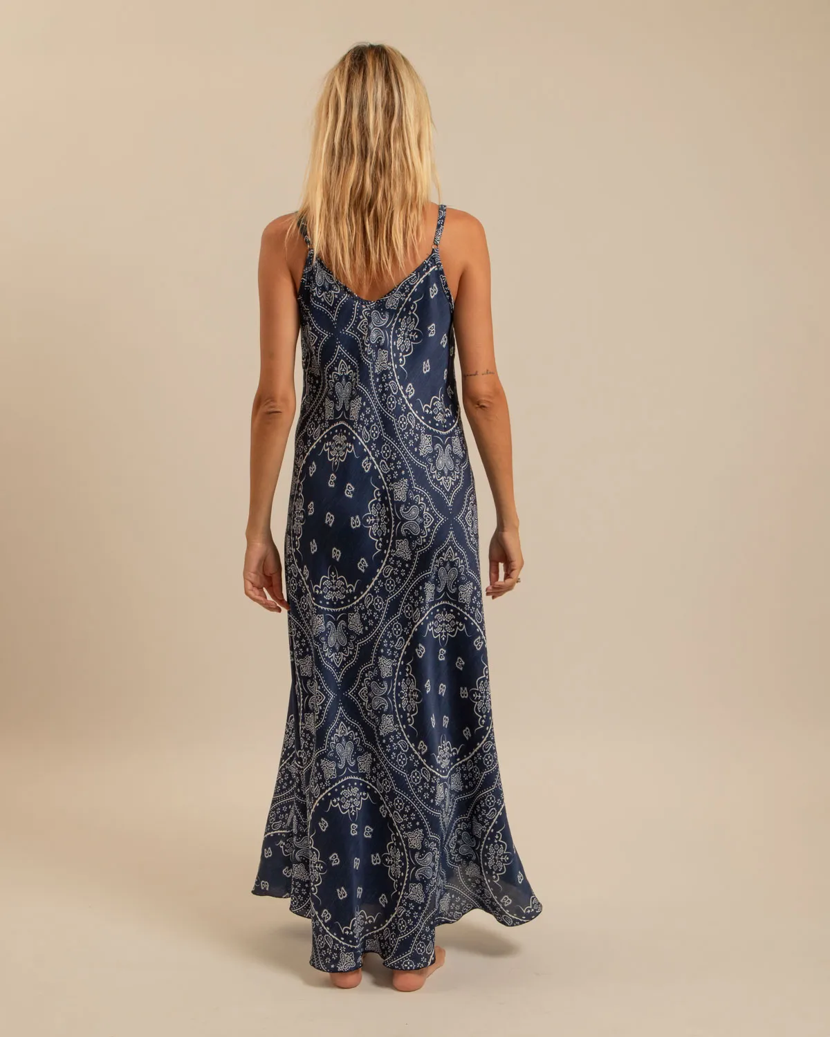 AOKYANOS Buffalo Bandana Navy robe viscose taille unique