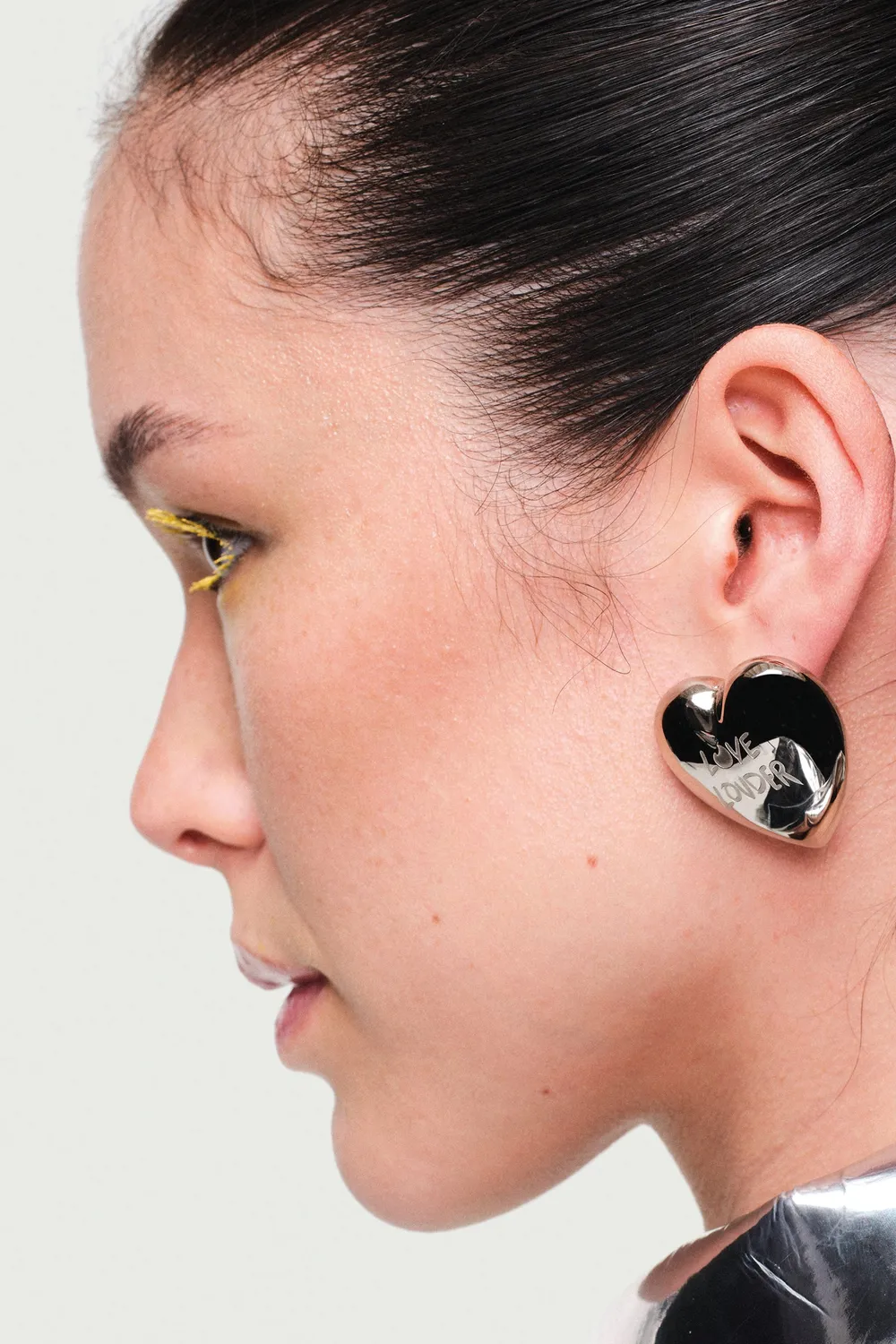 Jeanne Friot Love Louder boucles d'oreilles cœurs laiton