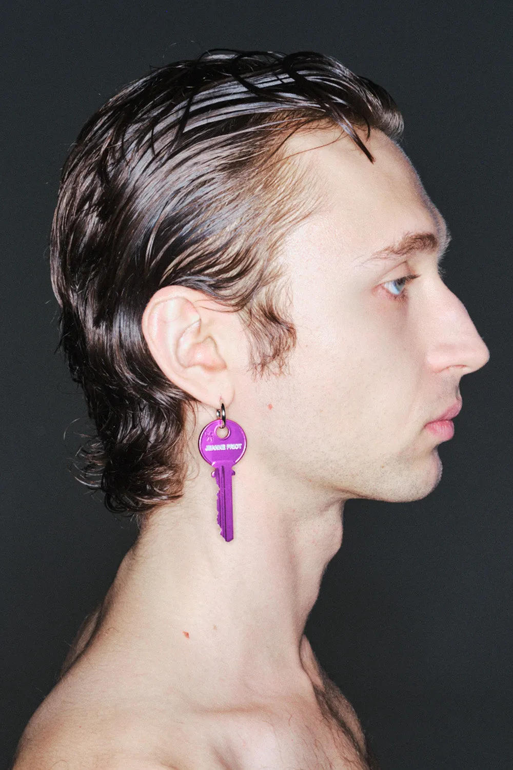 Jeanne Friot Key boucle d'oreille violet laiton