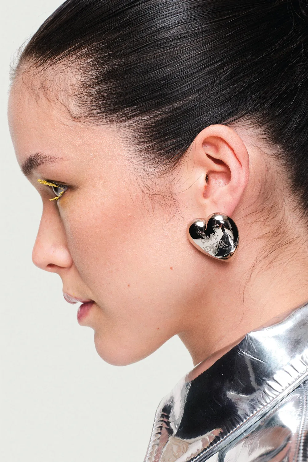 Jeanne Friot Love Louder boucles d'oreilles cœurs laiton