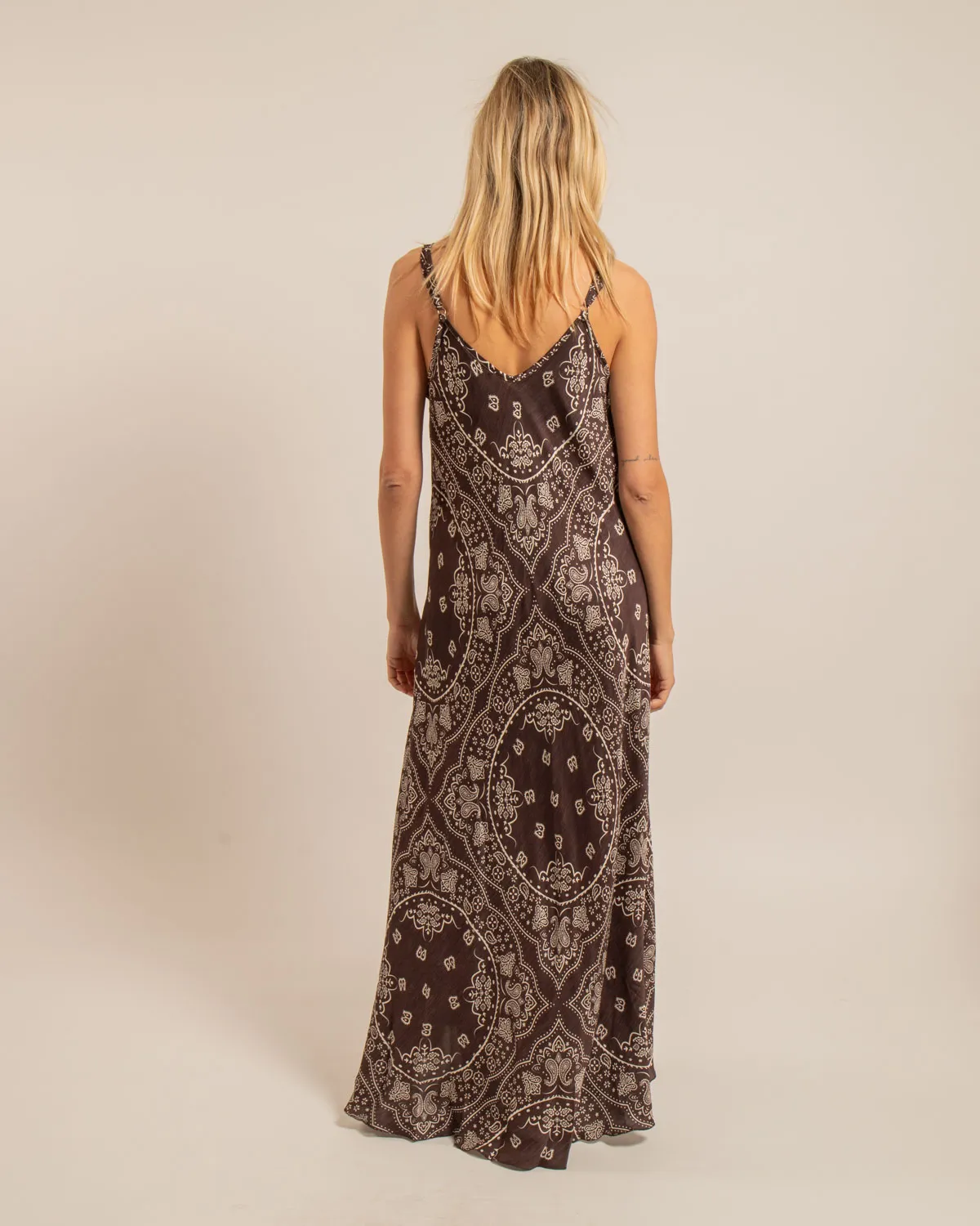 AOKYANOS Buffalo Bandana Chocolat robe longue
