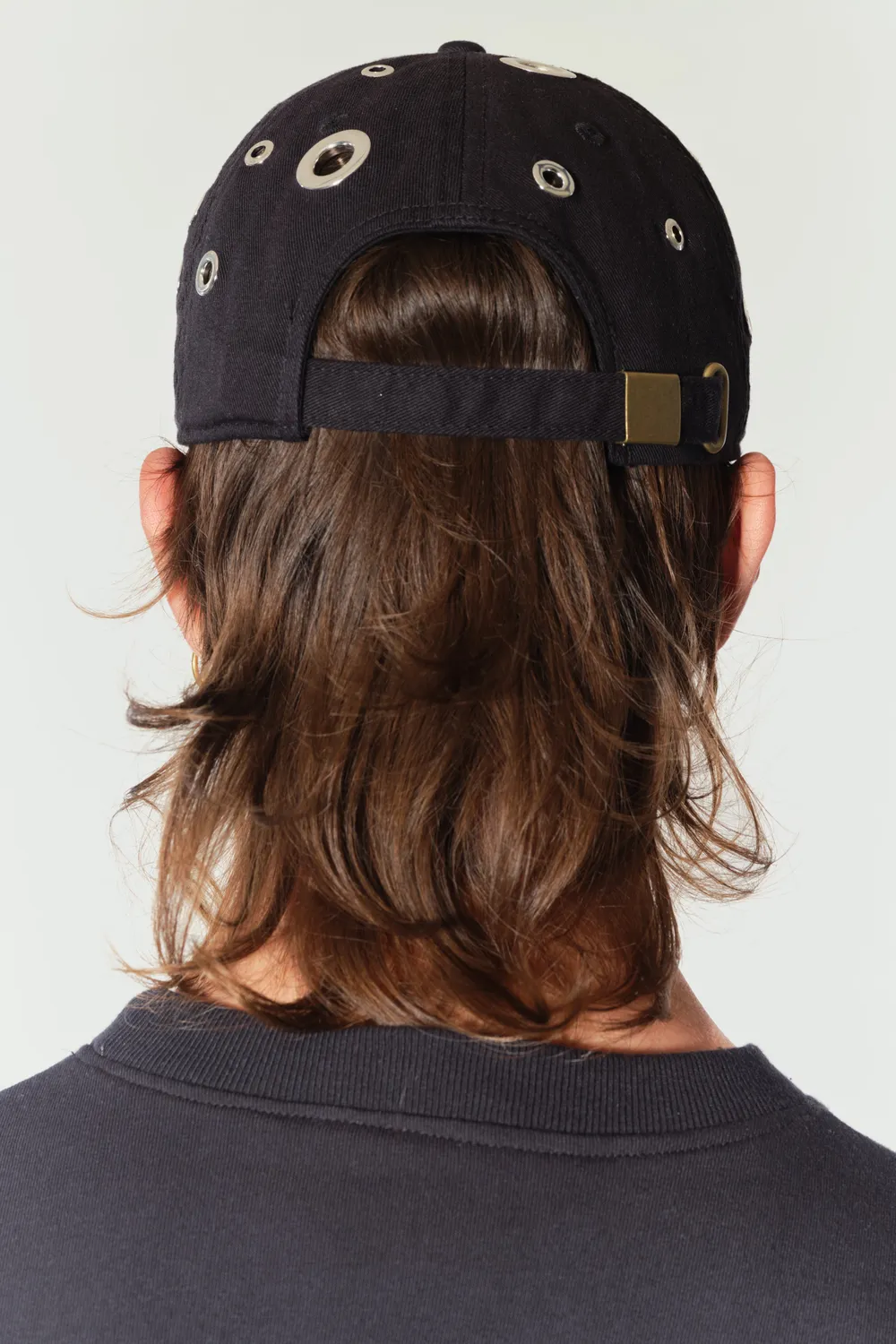 Jeanne Friot Blondie casquette noire œillets argent
