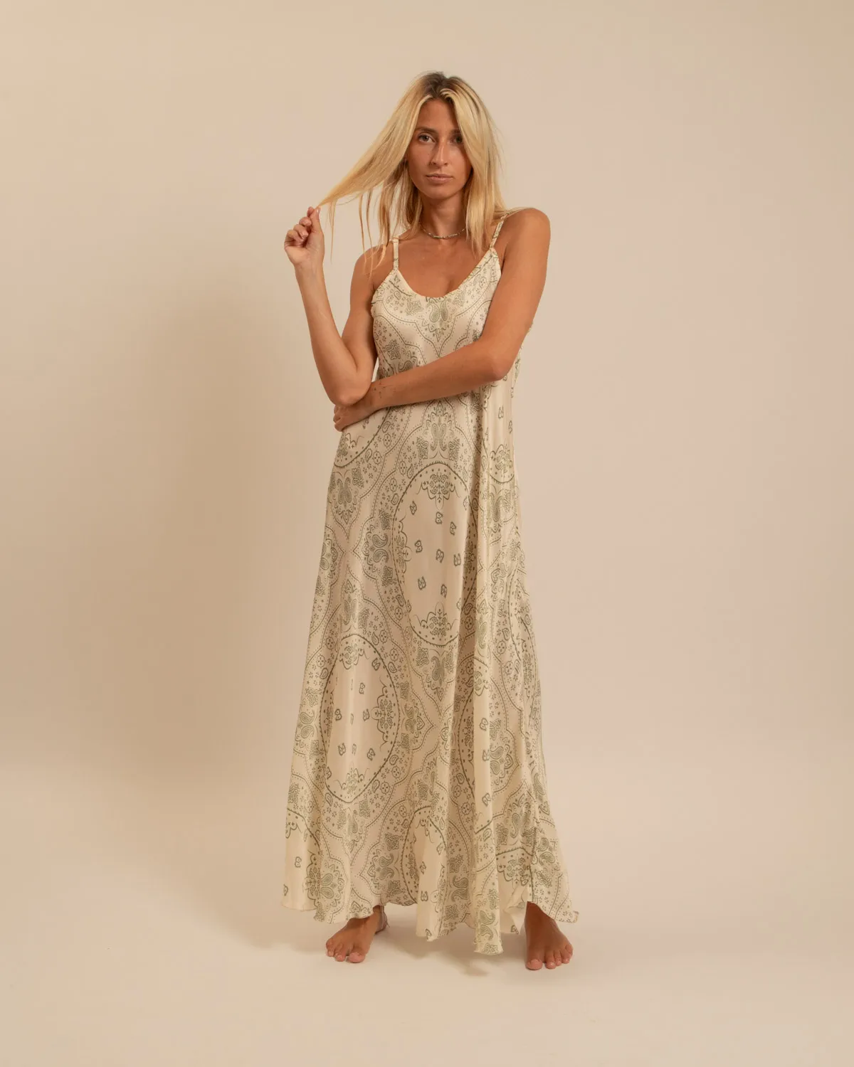 AOKYANOS Buffalo robe crème bandana viscose fluide